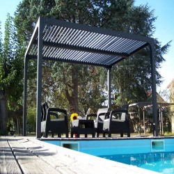 Pergola Bioclimatique aluminium anthracite 10,80 m2 et Toit avec lames ovales Habrita