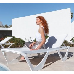 Lot de 4 Chaises Longues Voxel Vondom blanc et 4 Tables basses Cray