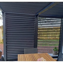 Pérgola bioclimática Habrita 10,8 m2 con ventilaciones móviles de aluminio lateral 3,6