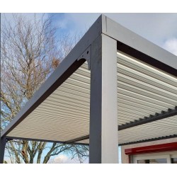Pergola Bioklima aluminium anthrazit 10,80 m2 und Dach mit ovalen Habrita Klingen