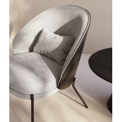 Hellgrauer Chenille-Sessel mit schwarzen Metallbeinen Amy VeryForma