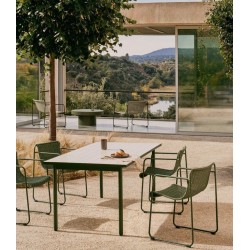 Silla Arvin Swirl en tejido chenilla beige y patas de madera de roble VeryForma