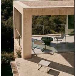 Silla Arvin Swirl en tejido chenilla beige y patas de madera de roble VeryForma