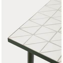 Silla Arvin Swirl en tejido chenilla beige y patas de madera de roble VeryForma