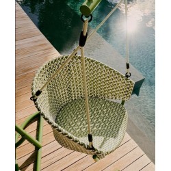 Silla colgante Aliga en aluminio y ratán verde VeryForma